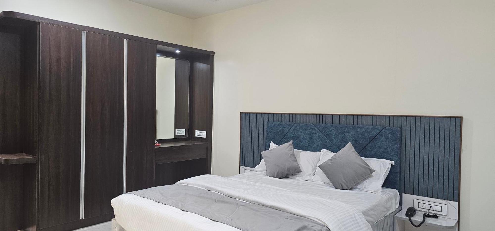 Jai Raja'S Tower Hotel Karaikudi Eksteriør billede