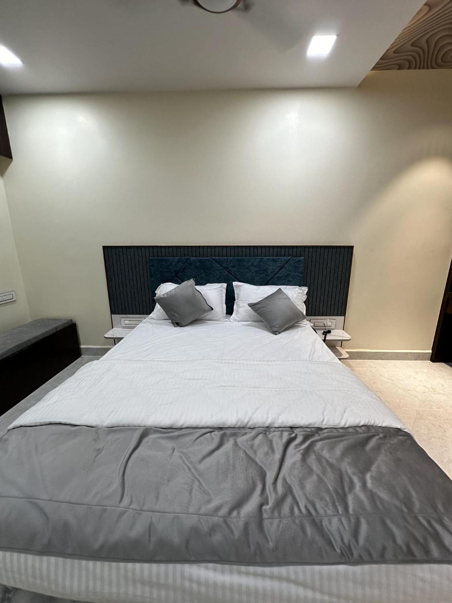 Jai Raja'S Tower Hotel Karaikudi Eksteriør billede