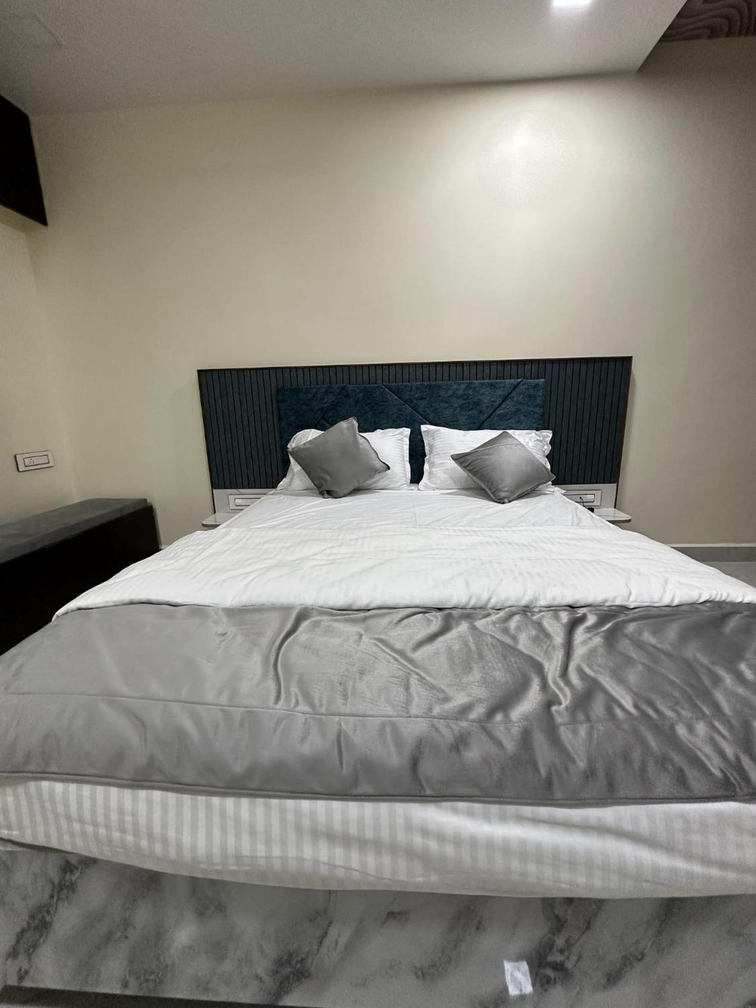 Jai Raja'S Tower Hotel Karaikudi Eksteriør billede