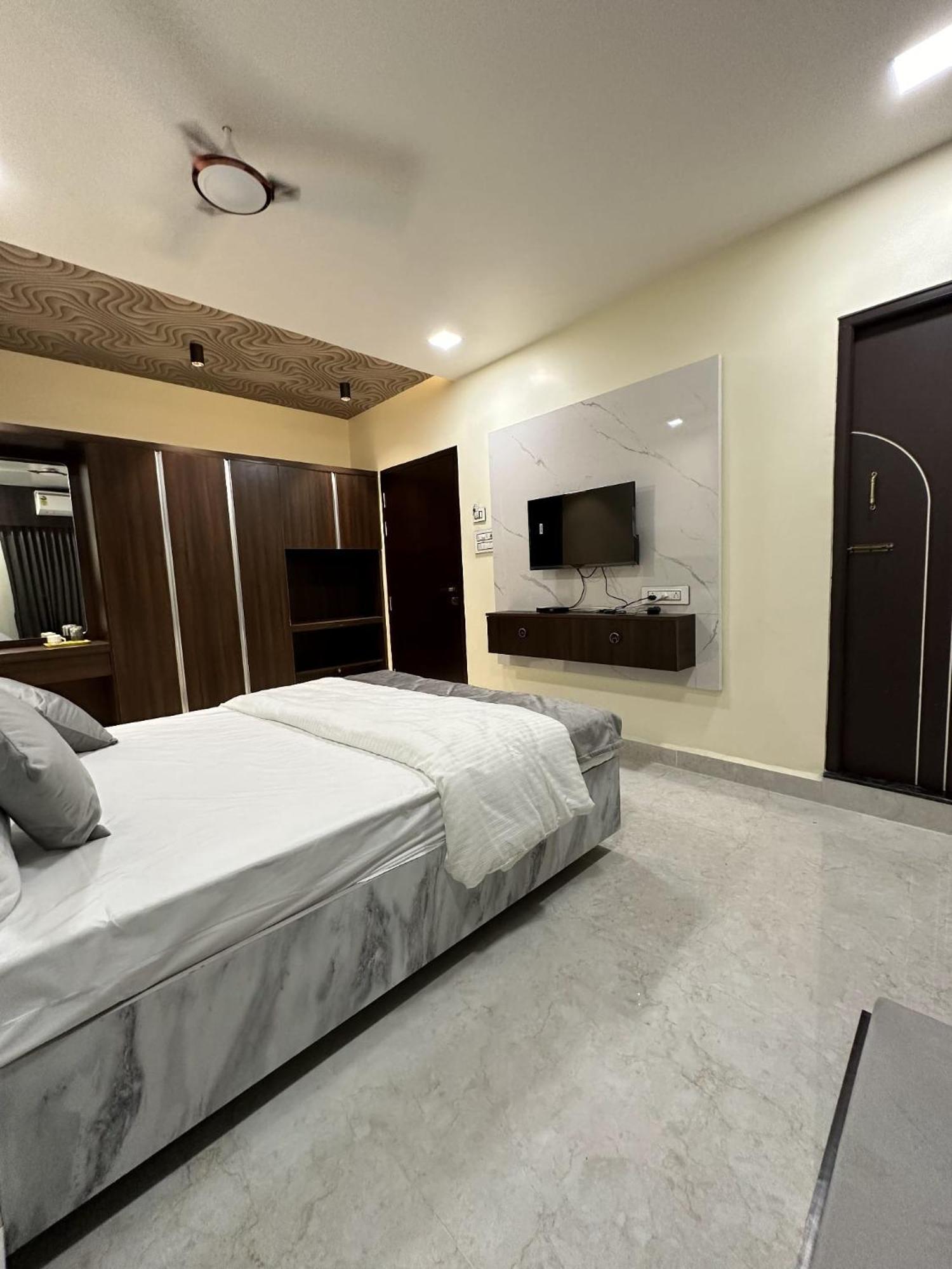 Jai Raja'S Tower Hotel Karaikudi Eksteriør billede